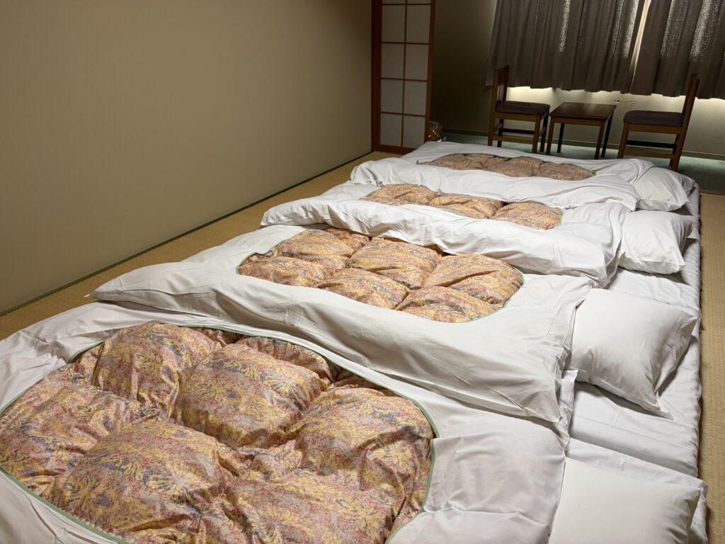 すでに敷かれていた和室の布団